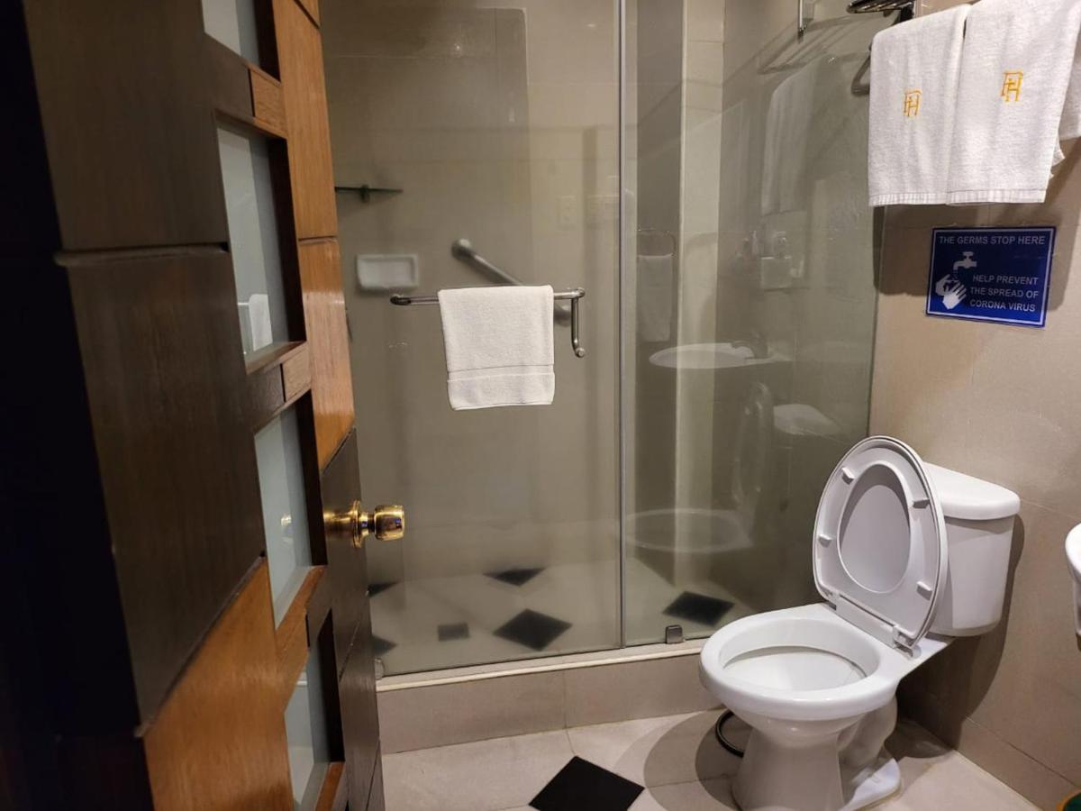 Fields Palace Hotel Анхелес Екстериор снимка
