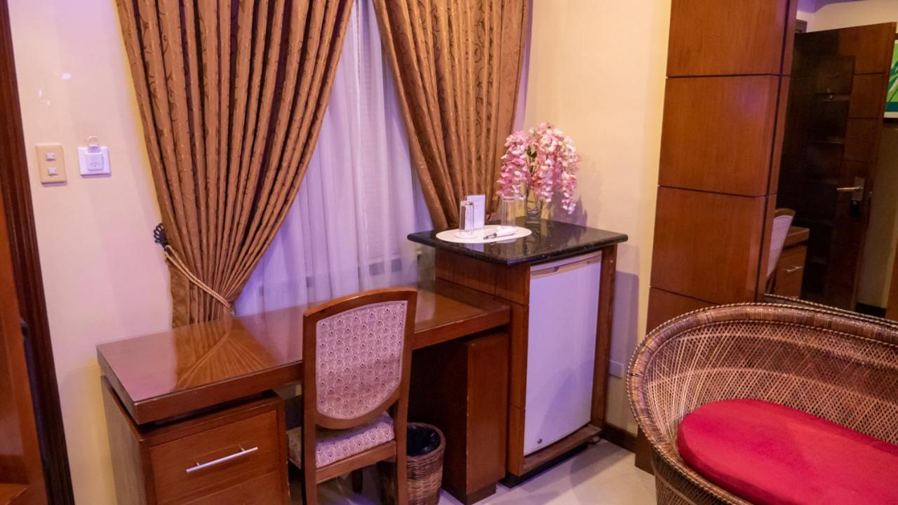Fields Palace Hotel Анхелес Екстериор снимка