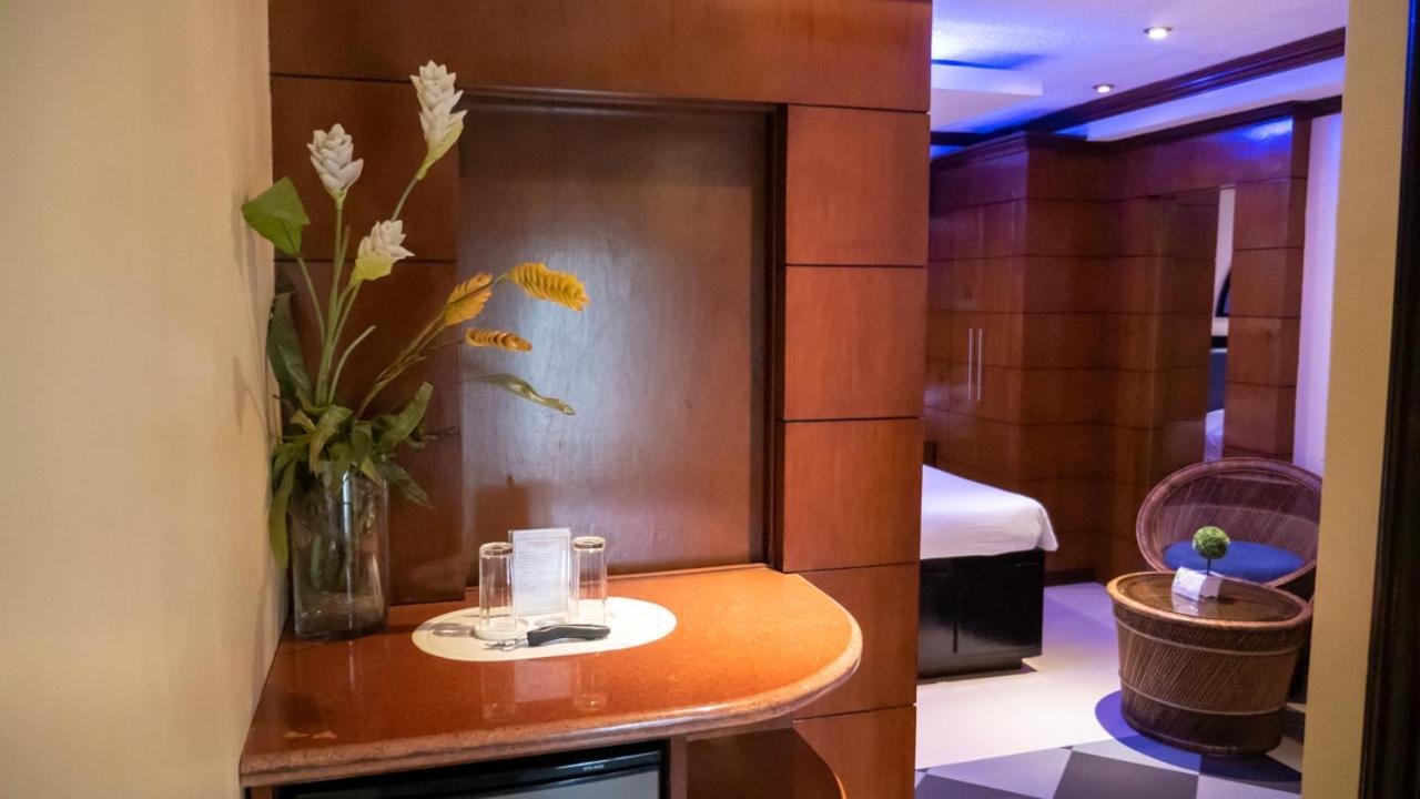 Fields Palace Hotel Анхелес Екстериор снимка